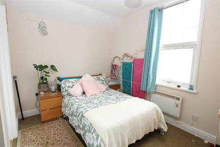 4 bedroom End of terrace house for sale in 4x TENANTED FLATS PLUS FREEHOLD