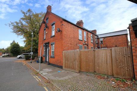 4 bedroom End of terrace house for sale in 4x TENANTED FLATS PLUS FREEHOLD