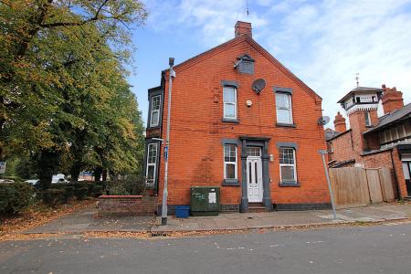 4 bedroom End of terrace house for sale in 4x TENANTED FLATS PLUS FREEHOLD