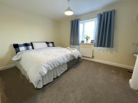 5 bedroom Detached house for sale in Siskin Close, Rugby