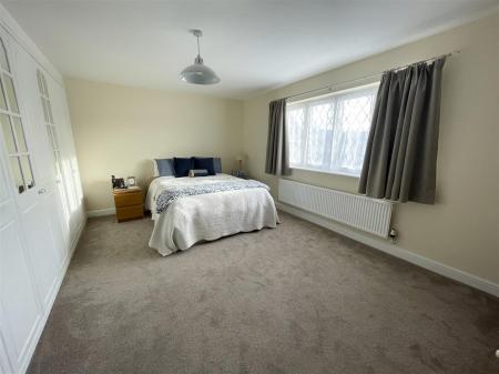 5 bedroom Detached house for sale in Siskin Close, Rugby