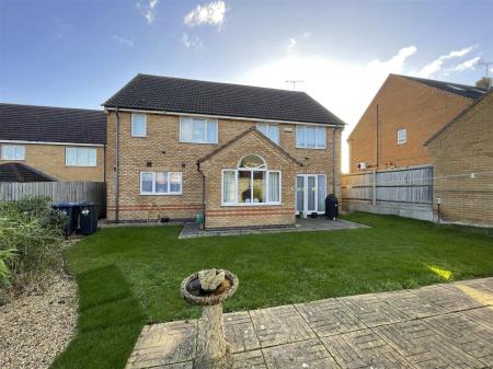 5 bedroom Detached house for sale in Siskin Close, Rugby