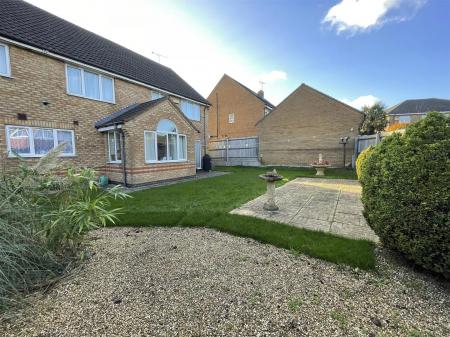 5 bedroom Detached house for sale in Siskin Close, Rugby