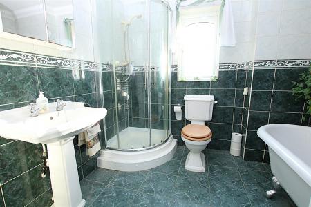 6 bedroom Detached house for sale in Reedhill, West Hunsbury