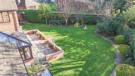 6 bedroom Detached house for sale in Reedhill, West Hunsbury