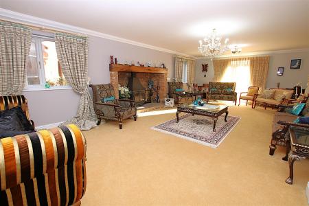 6 bedroom Detached house for sale in Reedhill, West Hunsbury