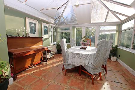 6 bedroom Detached house for sale in Reedhill, West Hunsbury