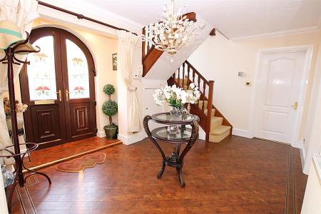 6 bedroom Detached house for sale in Reedhill, West Hunsbury