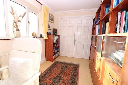 6 bedroom Detached house for sale in Reedhill, West Hunsbury