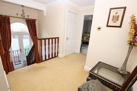 6 bedroom Detached house for sale in Reedhill, West Hunsbury