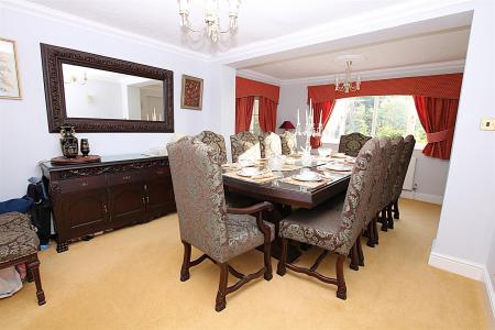 6 bedroom Detached house for sale in Reedhill, West Hunsbury