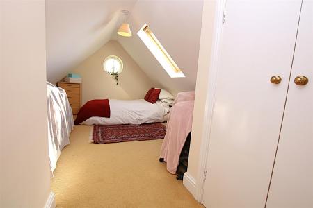 6 bedroom Detached house for sale in Reedhill, West Hunsbury