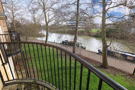 3 bedroom Terraced House for sale in Auctioneers Way, Northampton