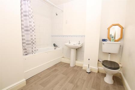 3 bedroom Terraced House for sale in Auctioneers Way, Northampton