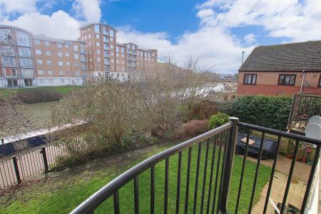 3 bedroom Terraced House for sale in Auctioneers Way, Northampton