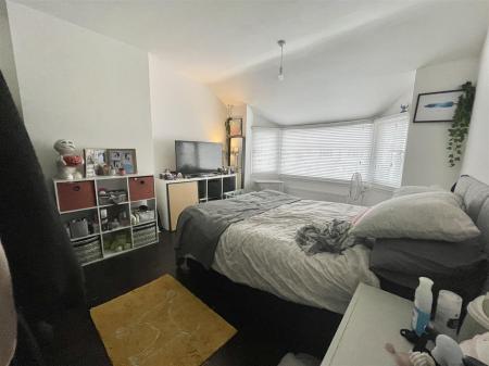 3 bedroom Semi-detached house for sale in Fareham Avenue, Rugby