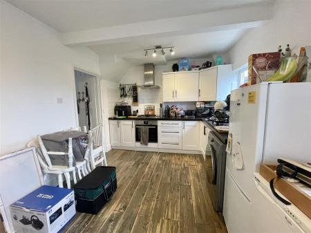 3 bedroom Semi-detached house for sale in Fareham Avenue, Rugby