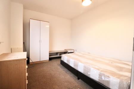 1 bedroom House share to let in Weedon Road, St James, Northampton, NN5