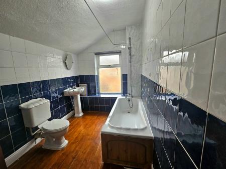 2 bedroom Terraced House to let in Essex Street, Semilong, Northampton, NN2