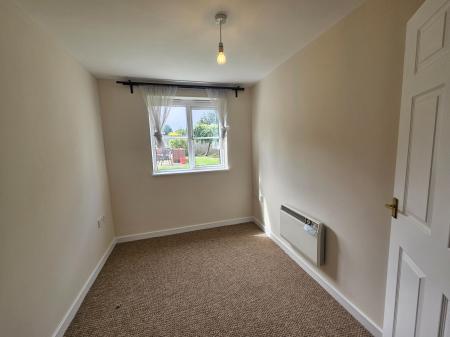 2 bedroom Flat to let in Manning Road, Moulton, NN3