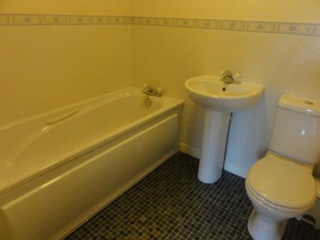 2 bedroom Flat to let in Manning Road, Moulton, NN3