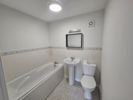 2 bedroom Flat to let in Manning Road, Moulton, NN3