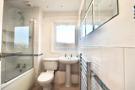 2 bedroom Flat to let in Great Holme Court, Thorplands, Northampton, NN3