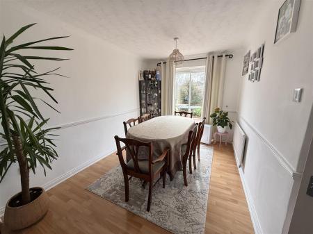 4 bedroom Detached house for sale in Wych-Elm Close, Rugby