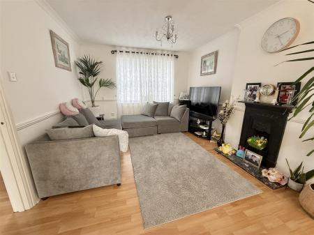 4 bedroom Detached house for sale in Wych-Elm Close, Rugby