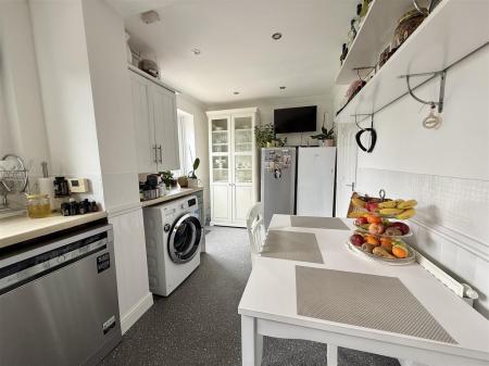 4 bedroom Detached house for sale in Wych-Elm Close, Rugby