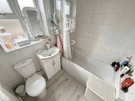 4 bedroom Detached house for sale in Wych-Elm Close, Rugby