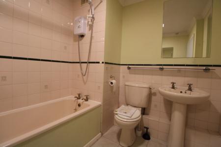 1 bedroom Flat to let in Landcross Drive, Abington, Northampton, NN3