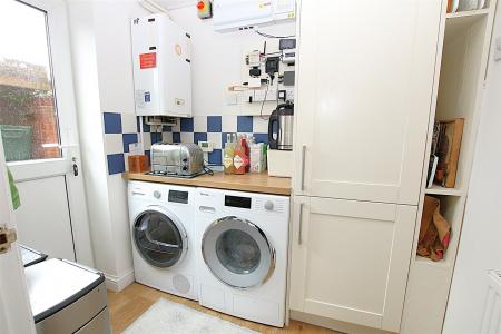 4 bedroom Detached house for sale in Pioneer Close, Wootton