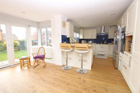 4 bedroom Detached house for sale in Pioneer Close, Wootton