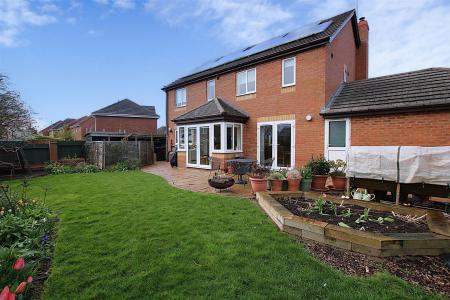 4 bedroom Detached house for sale in Pioneer Close, Wootton