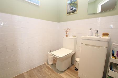 4 bedroom Detached house for sale in Pioneer Close, Wootton