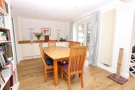4 bedroom Detached house for sale in Pioneer Close, Wootton