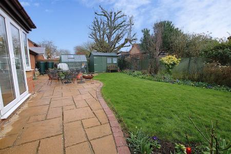 4 bedroom Detached house for sale in Pioneer Close, Wootton