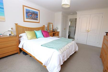 4 bedroom Detached house for sale in Pioneer Close, Wootton