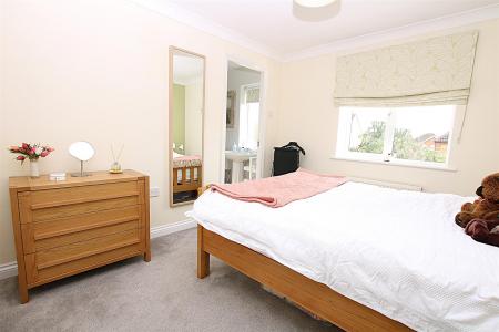 4 bedroom Detached house for sale in Pioneer Close, Wootton