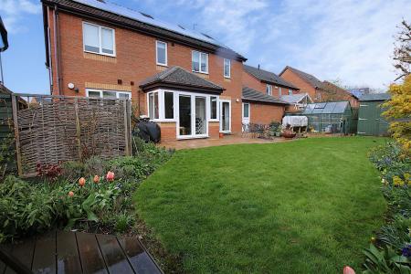 4 bedroom Detached house for sale in Pioneer Close, Wootton
