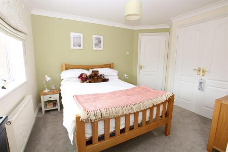 4 bedroom Detached house for sale in Pioneer Close, Wootton