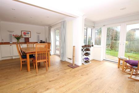 4 bedroom Detached house for sale in Pioneer Close, Wootton