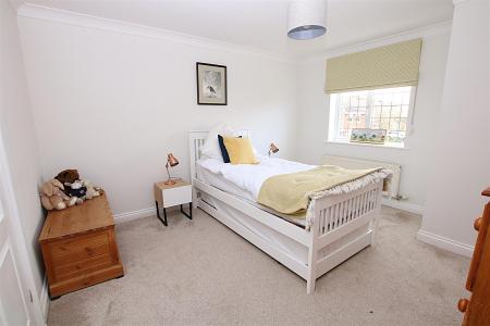 4 bedroom Detached house for sale in Pioneer Close, Wootton