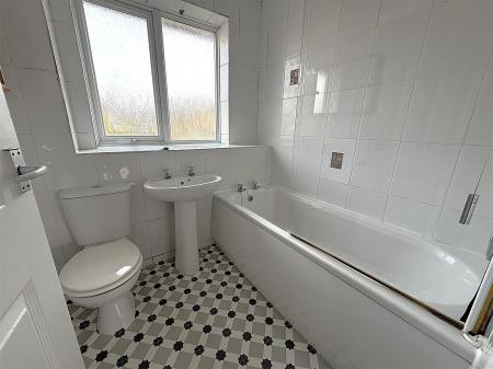 2 bedroom Semi-detached house for sale in Fleetwind Drive, East Hunsbury