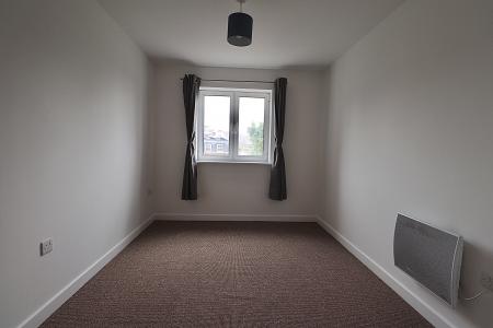 2 bedroom Flat to let in Alpha House, Town Centre