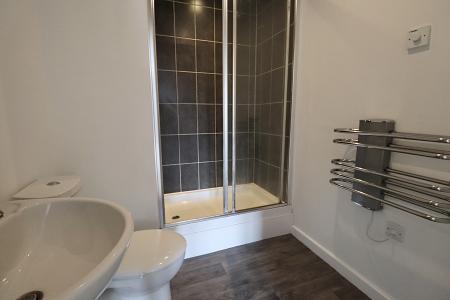 2 bedroom Flat to let in Alpha House, Town Centre