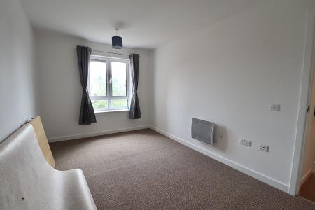 2 bedroom Flat to let in Alpha House, Town Centre