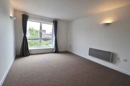2 bedroom Flat to let in Alpha House, Town Centre