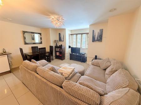 2 bedroom Flat for sale in Hillmorton Road, Rugby